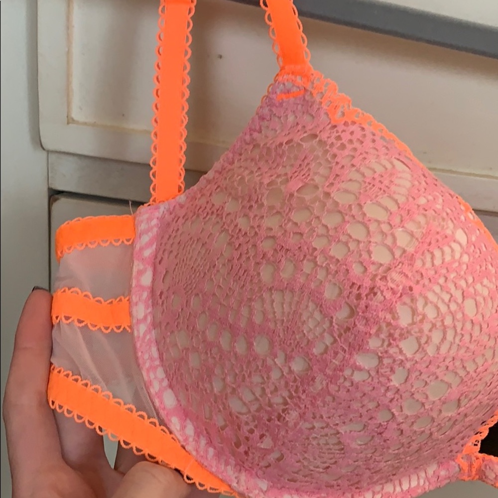 Lace neon VS push-up bra 32D